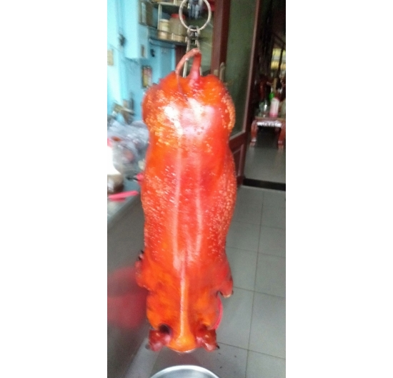 Heo quay cúng nguyên con