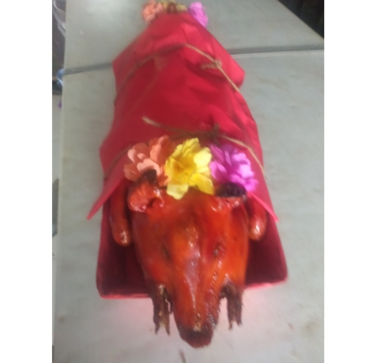 Heo quay cúng nguyên con