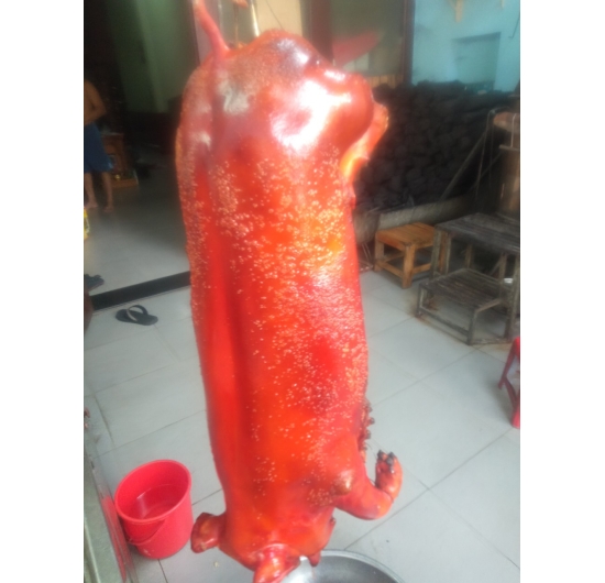 Heo quay cúng nguyên con