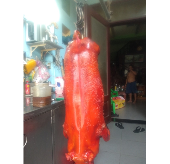 Heo quay cúng nguyên con