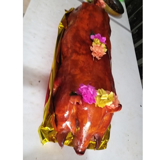 Heo quay cúng nguyên con